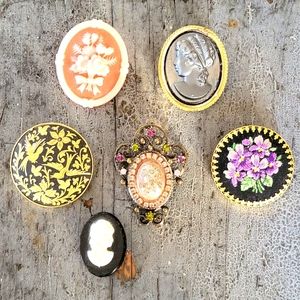 Set 6 Vintage Brooches